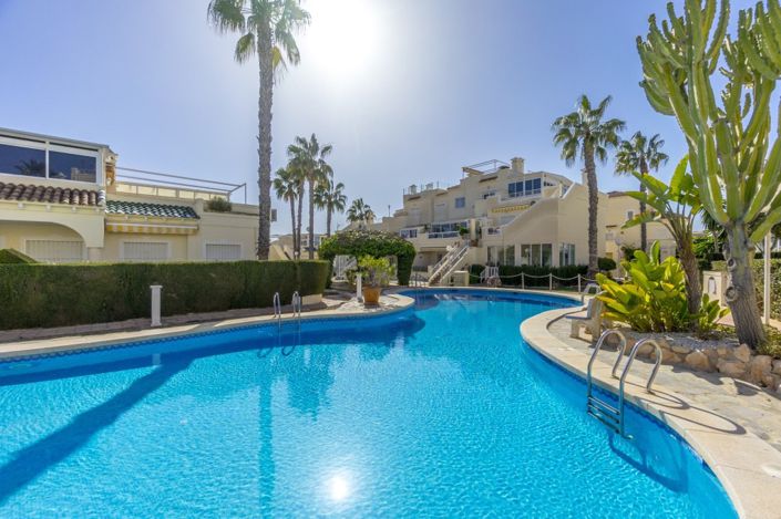 Image No.25-2 Bed Townhouse for sale