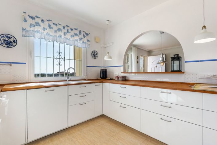 Image No.8-2 Bed Townhouse for sale