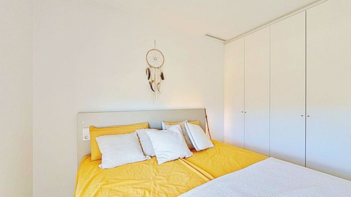 Image No.13-3 Bed Property for sale