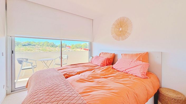Image No.15-3 Bed Property for sale