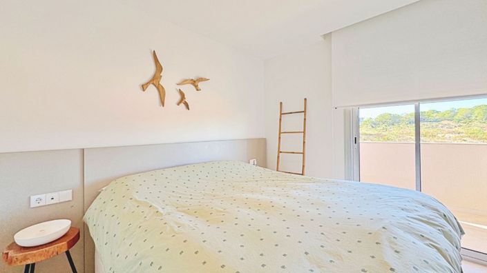 Image No.17-3 Bed Property for sale