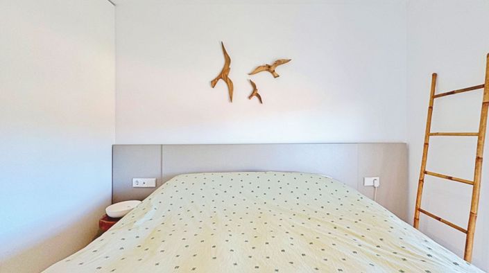 Image No.18-3 Bed Property for sale