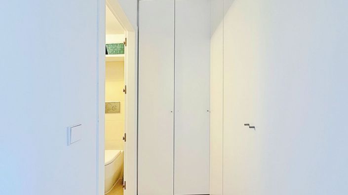 Image No.19-3 Bed Property for sale