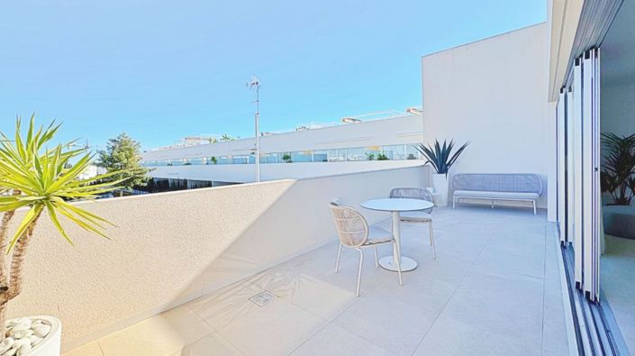 Image No.4-3 Bed Property for sale