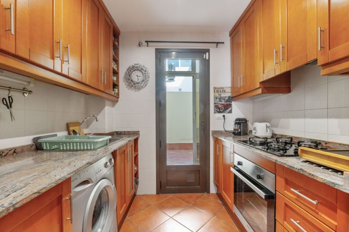 Image No.10-2 Bed Property for sale