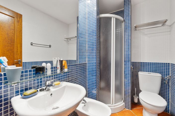 Image No.12-2 Bed Property for sale