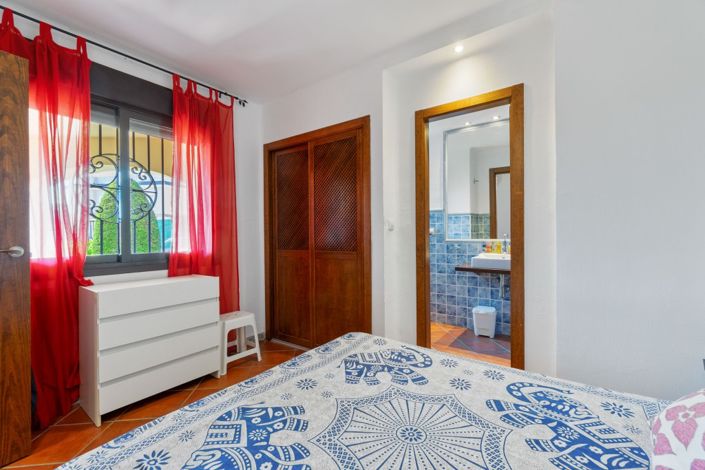 Image No.3-2 Bed Property for sale