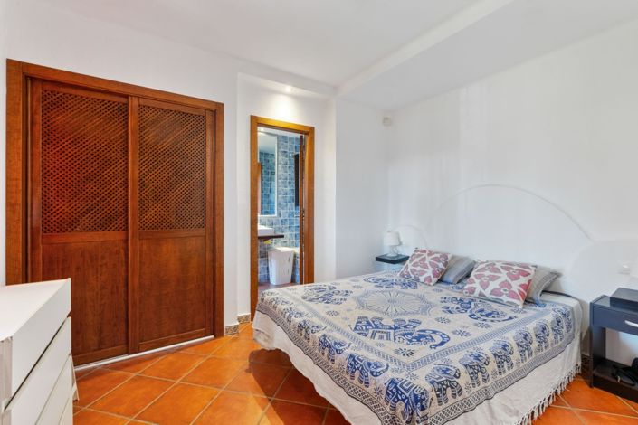 Image No.4-2 Bed Property for sale