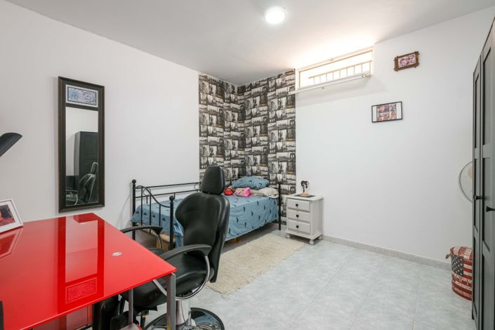 Image No.11-3 Bed Townhouse for sale