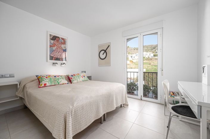 Image No.22-3 Bed Semi-Detached for sale