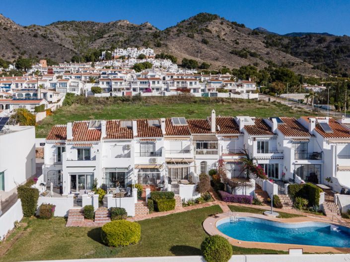 Image No.30-3 Bed Semi-Detached for sale