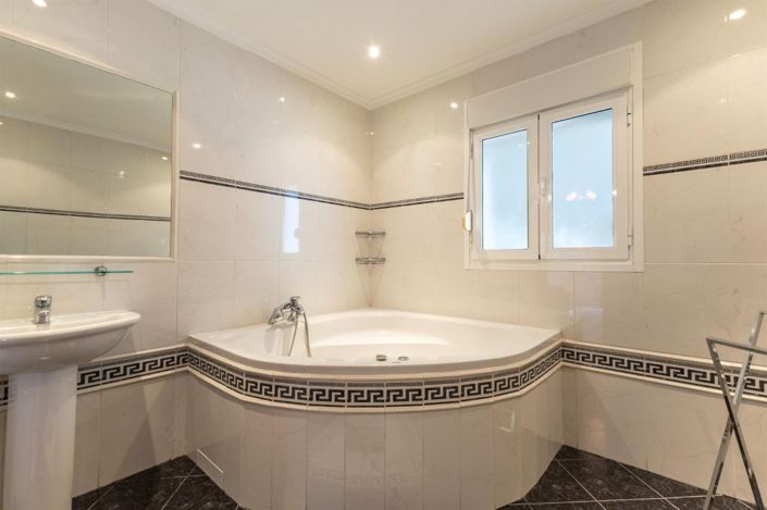 Image No.15-5 Bed Villa for sale