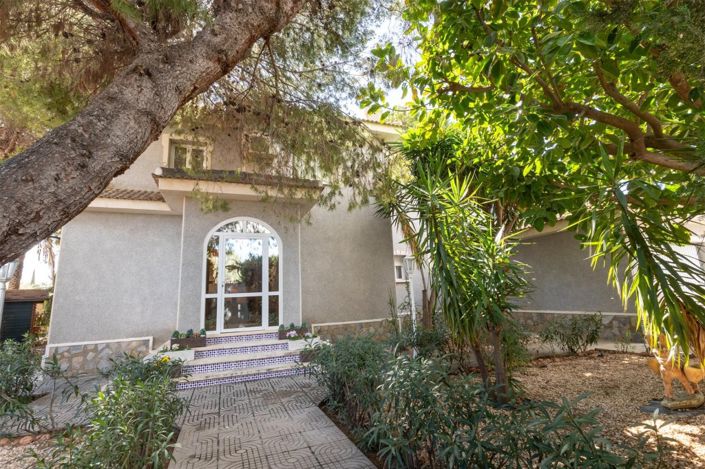 Image No.2-5 Bed Villa for sale