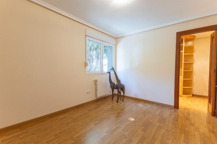 Image No.23-5 Bed Villa for sale