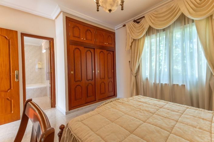 Image No.29-5 Bed Villa for sale