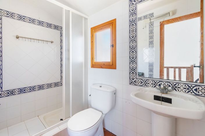 Image No.27-3 Bed Townhouse for sale