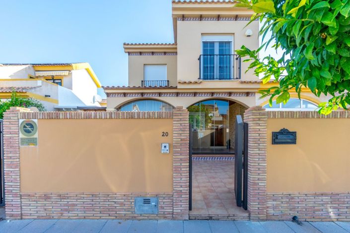 Image No.2-3 Bed Villa for sale