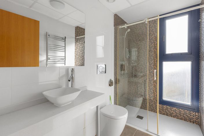 Image No.18-2 Bed Property for sale