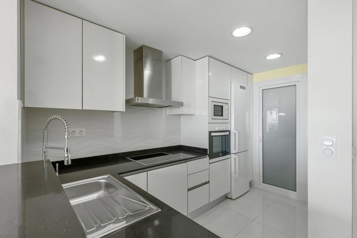 Image No.8-2 Bed Property for sale