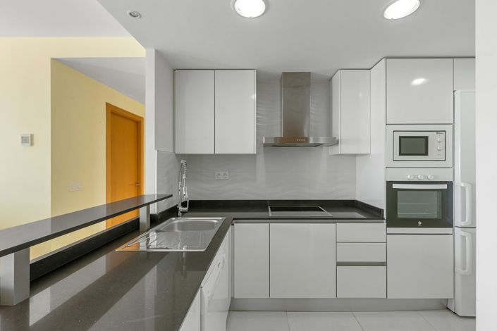 Image No.9-2 Bed Property for sale