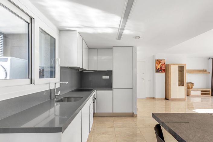 Image No.18-3 Bed Property for sale