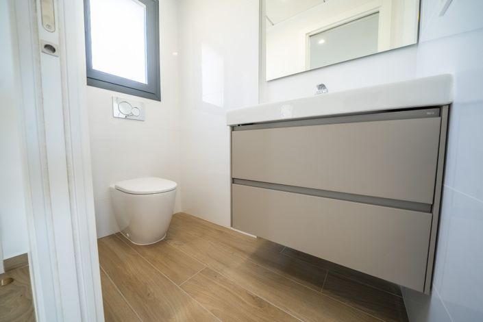 Image No.18-3 Bed Townhouse for sale