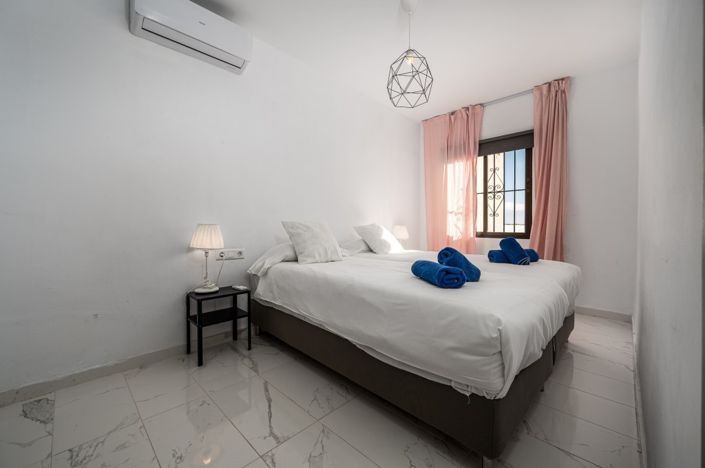 Image No.13-4 Bed Townhouse for sale