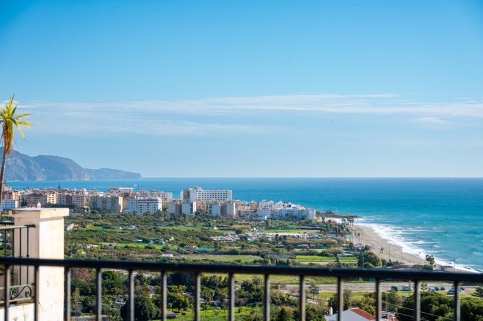 Image No.24-4 Bed Townhouse for sale