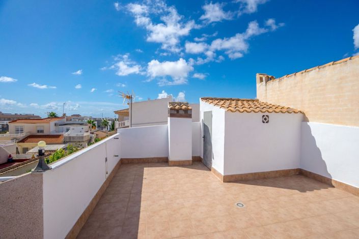 Image No.20-2 Bed Townhouse for sale