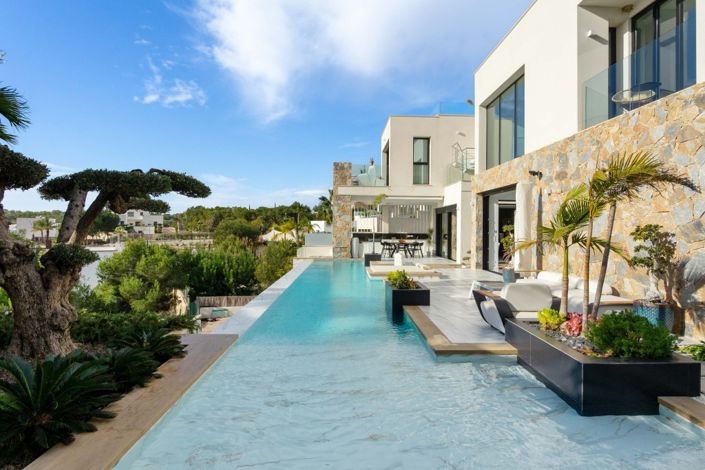 Image No.2-4 Bed Villa for sale