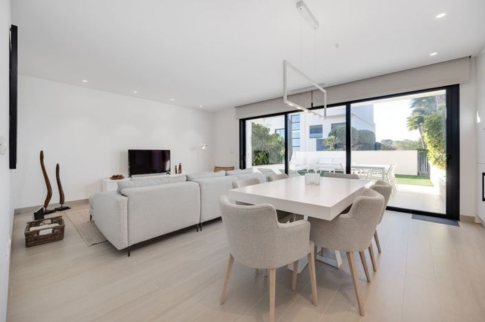 Image No.5-3 Bed Property for sale