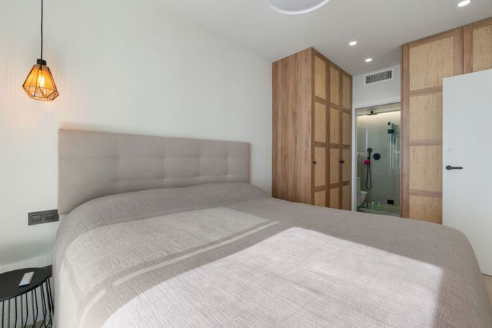 Image No.15-3 Bed Property for sale