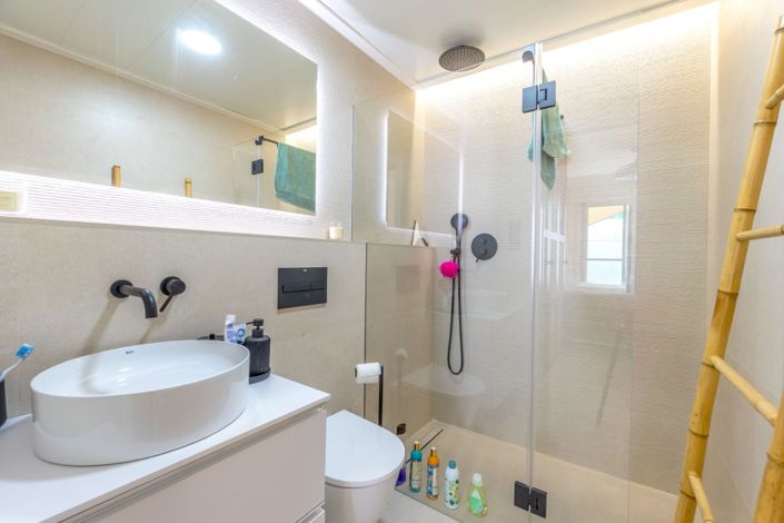 Image No.16-3 Bed Property for sale