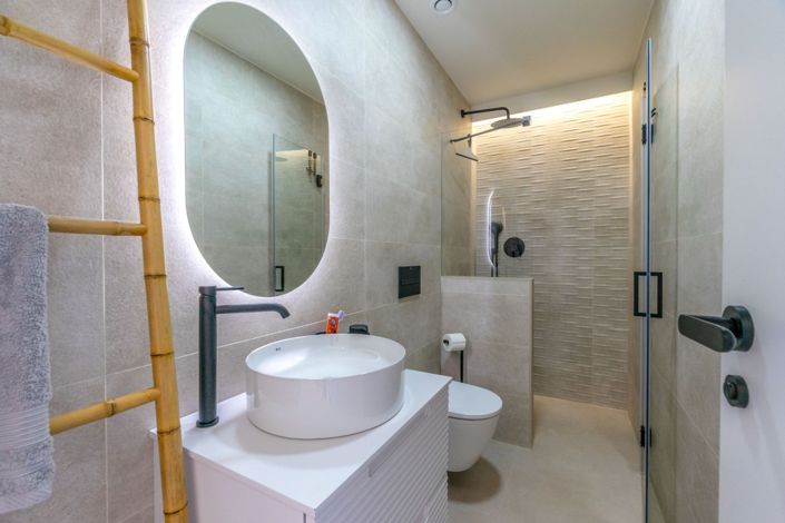 Image No.18-3 Bed Property for sale