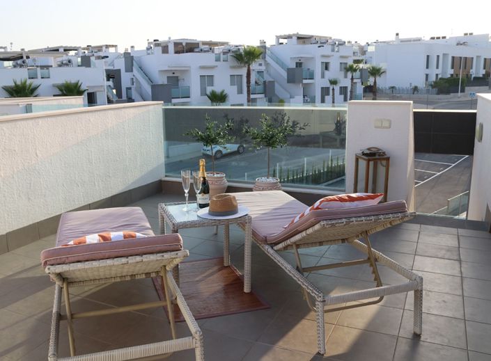 Image No.7-2 Bed Property for sale