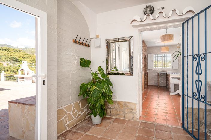 Image No.15-6 Bed Villa for sale
