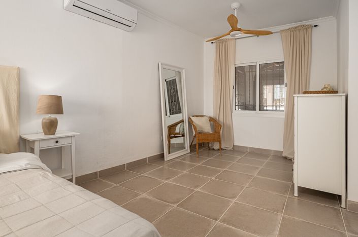 Image No.17-6 Bed Villa for sale
