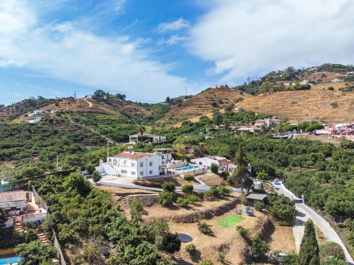 Image No.2-6 Bed Villa for sale