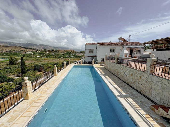 Image No.4-6 Bed Villa for sale