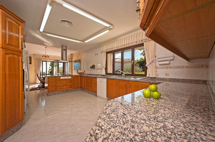 Image No.10-7 Bed Villa for sale