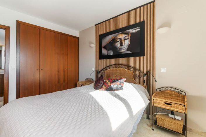 Image No.14-2 Bed Property for sale