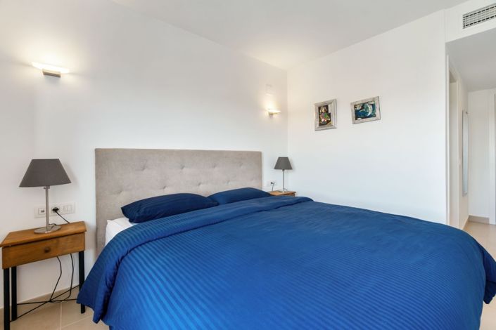 Image No.25-4 Bed Property for sale