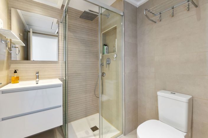 Image No.26-4 Bed Property for sale