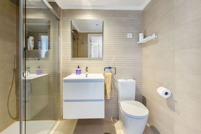 Image No.27-4 Bed Property for sale