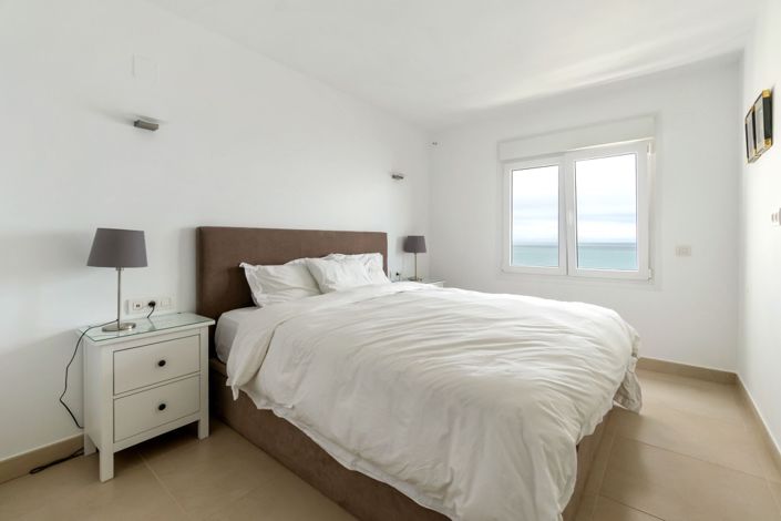 Image No.28-4 Bed Property for sale