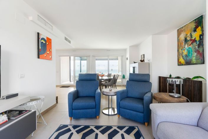 Image No.4-4 Bed Property for sale