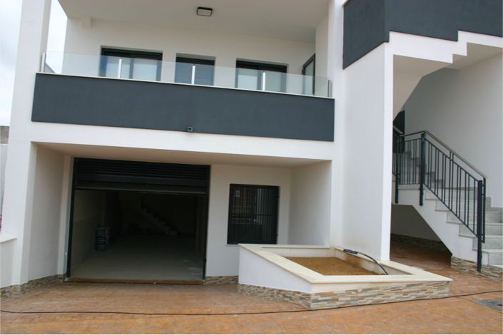 Image No.13-3 Bed Property for sale