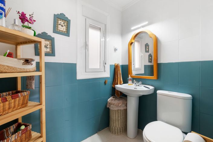 Image No.13-3 Bed Property for sale