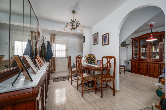 Image No.12-4 Bed Townhouse for sale