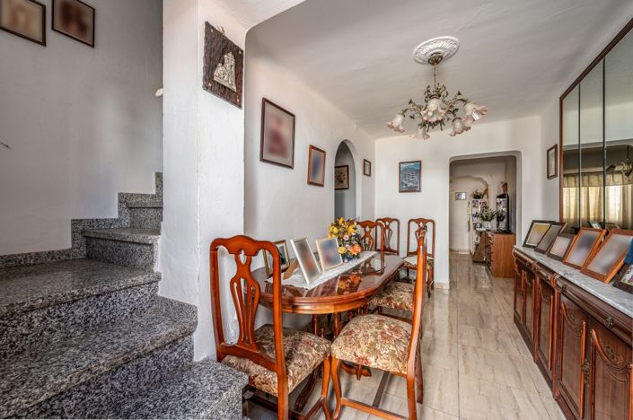 Image No.13-4 Bed Townhouse for sale